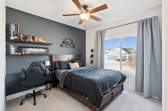 2106 Autumn Blaze Drive, Norwalk, IA 50211