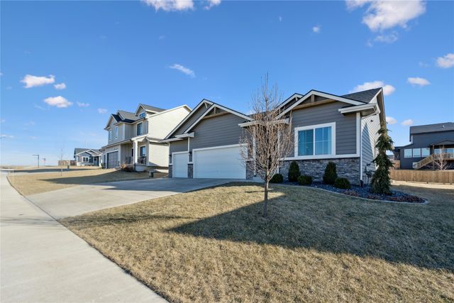 2106 Autumn Blaze Drive, Norwalk, IA 50211