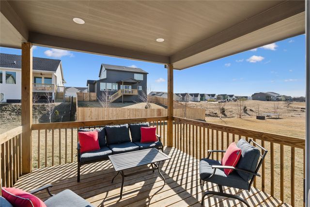 2106 Autumn Blaze Drive, Norwalk, IA 50211