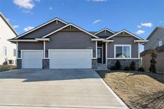 2106 Autumn Blaze Drive, Norwalk, IA 50211