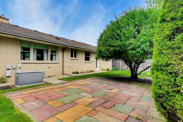 1015 Sherwood Drive, Prospect Heights, IL 60070
