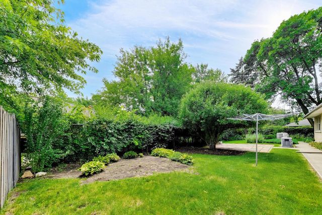 1015 Sherwood Drive, Prospect Heights, IL 60070