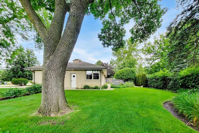 1015 Sherwood Drive, Prospect Heights, IL 60070