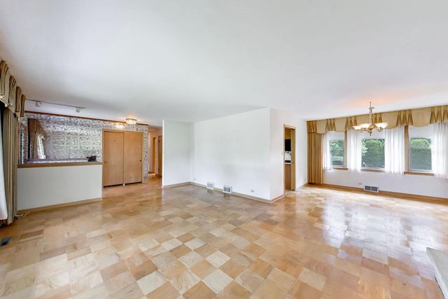 1015 Sherwood Drive, Prospect Heights, IL 60070