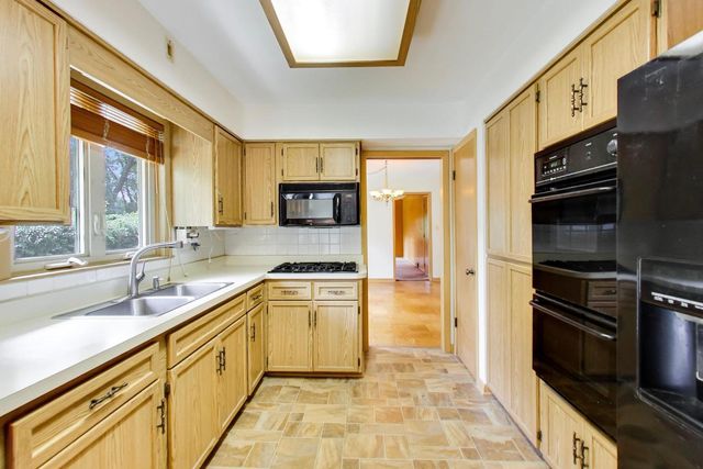 1015 Sherwood Drive, Prospect Heights, IL 60070