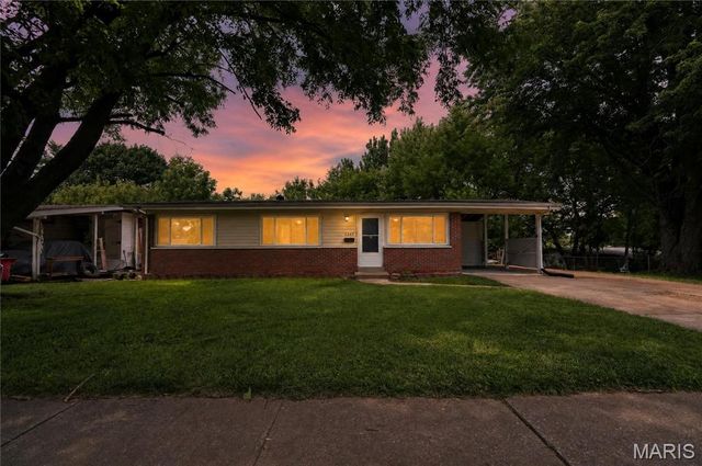 2245 Saint Catherine Street, Florissant, MO 63033