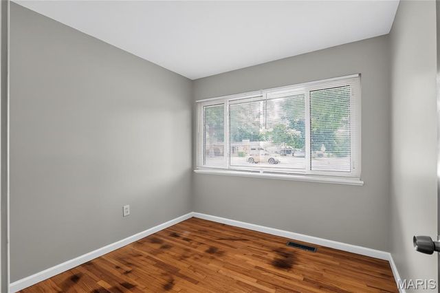 2245 Saint Catherine Street, Florissant, MO 63033