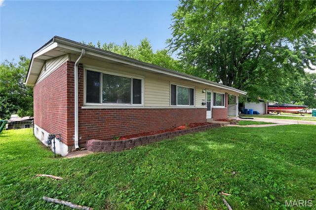 2245 Saint Catherine Street, Florissant, MO 63033