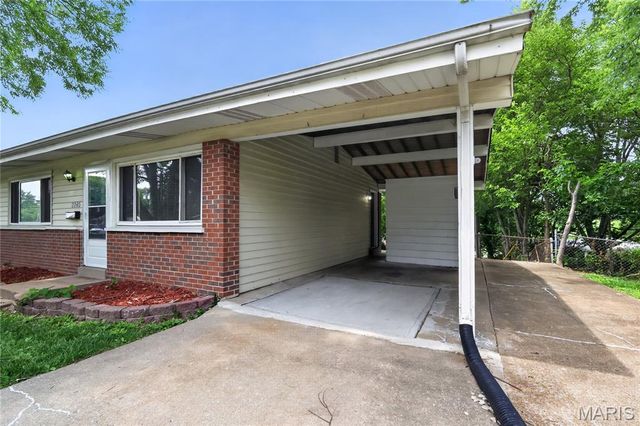 2245 Saint Catherine Street, Florissant, MO 63033