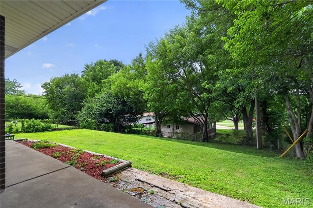 2245 Saint Catherine Street, Florissant, MO 63033