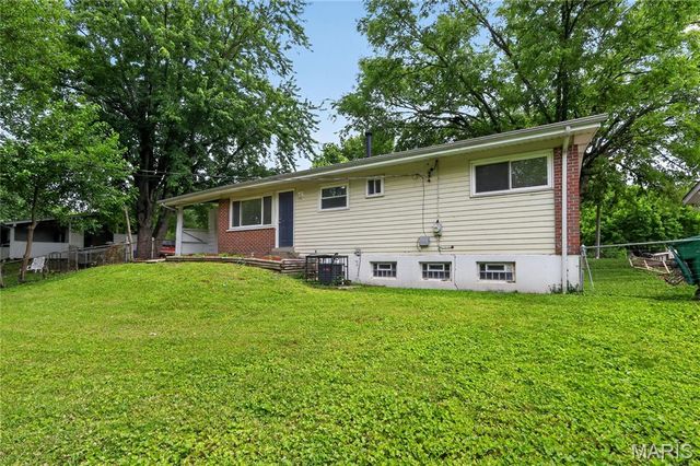 2245 Saint Catherine Street, Florissant, MO 63033