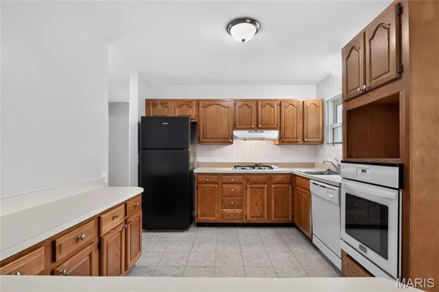 2245 Saint Catherine Street, Florissant, MO 63033