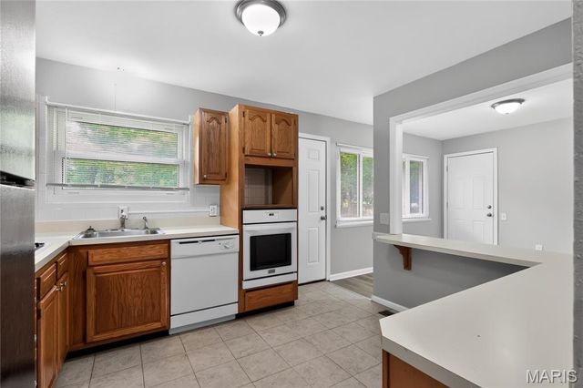 2245 Saint Catherine Street, Florissant, MO 63033