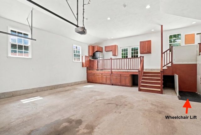 8 Emery St, Peabody, MA 01960