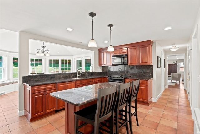8 Emery St, Peabody, MA 01960