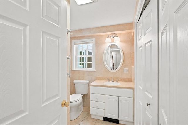 8 Emery St, Peabody, MA 01960