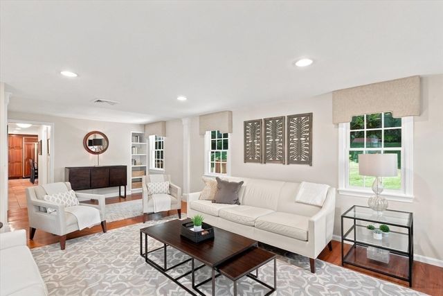 8 Emery St, Peabody, MA 01960