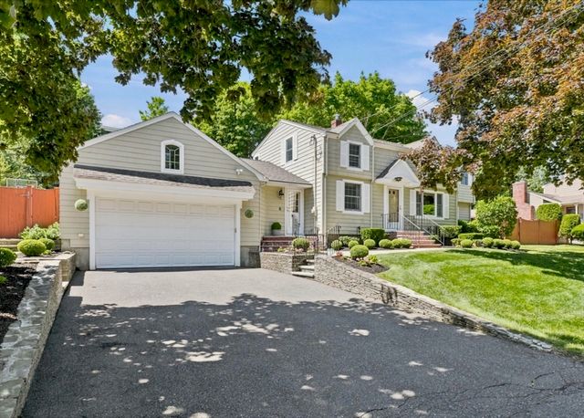 8 Emery St, Peabody, MA 01960