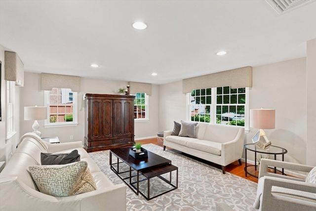 8 Emery St, Peabody, MA 01960