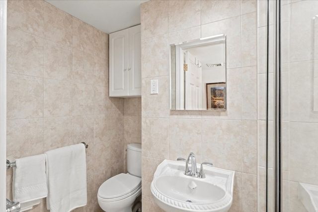 8 Emery St, Peabody, MA 01960