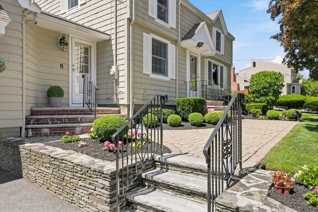 8 Emery St, Peabody, MA 01960