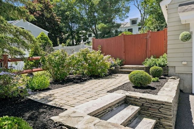 8 Emery St, Peabody, MA 01960
