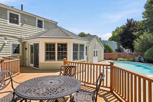 8 Emery St, Peabody, MA 01960