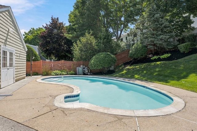8 Emery St, Peabody, MA 01960