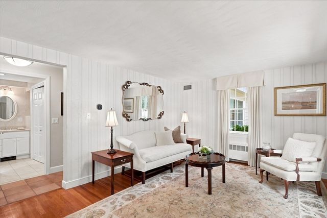 8 Emery St, Peabody, MA 01960