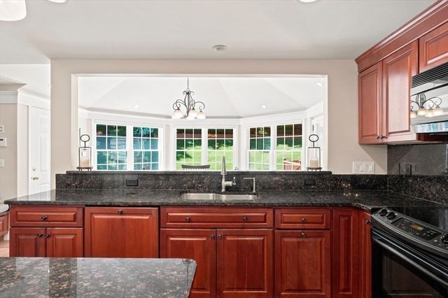 8 Emery St, Peabody, MA 01960