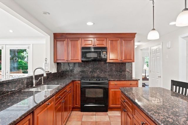 8 Emery St, Peabody, MA 01960