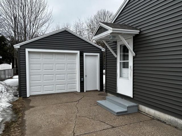 922 S 10TH AVENUE, Wausau, WI 54401