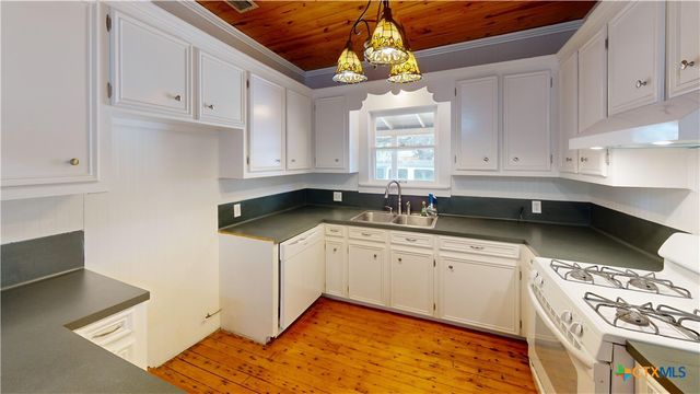 859 Refugio Highway, Victoria, TX 77905