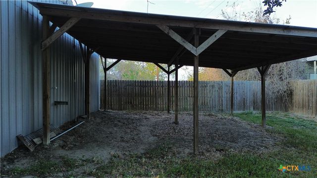 859 Refugio Highway, Victoria, TX 77905