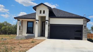 16123 Vaquero Dr, Atascosa, TX 78002