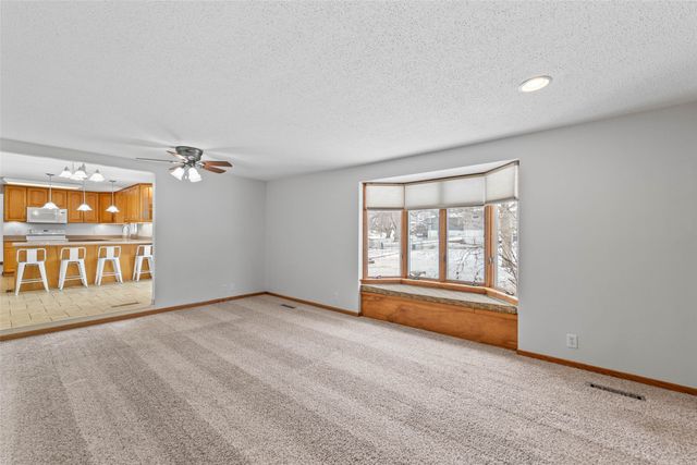 2205 Vermillion Lane, Marshalltown, IA 50158