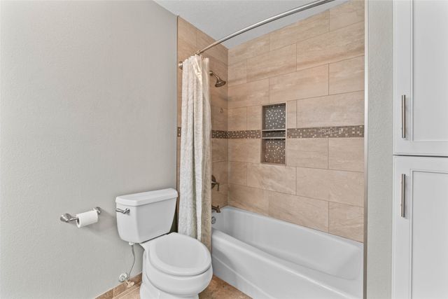 2205 Vermillion Lane, Marshalltown, IA 50158