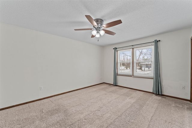 2205 Vermillion Lane, Marshalltown, IA 50158