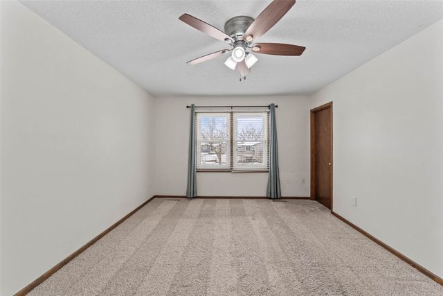 2205 Vermillion Lane, Marshalltown, IA 50158