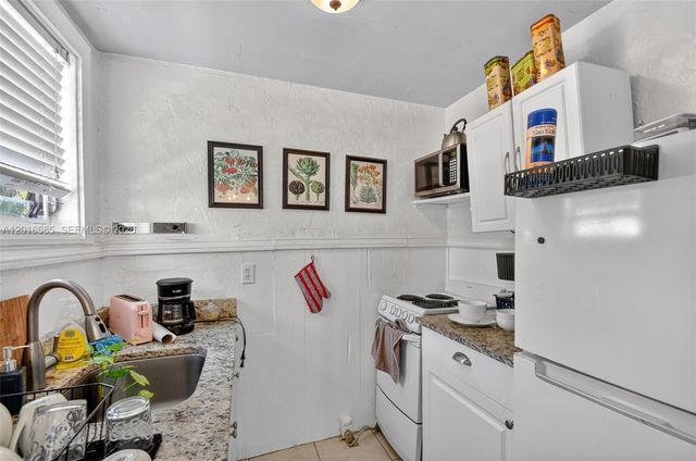1224 N K St, Lake Worth, FL 33460