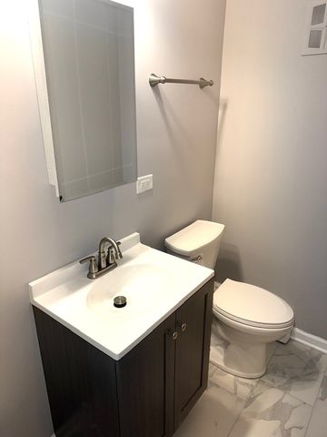 5009 N River Road GE, Schiller Park, IL 60176