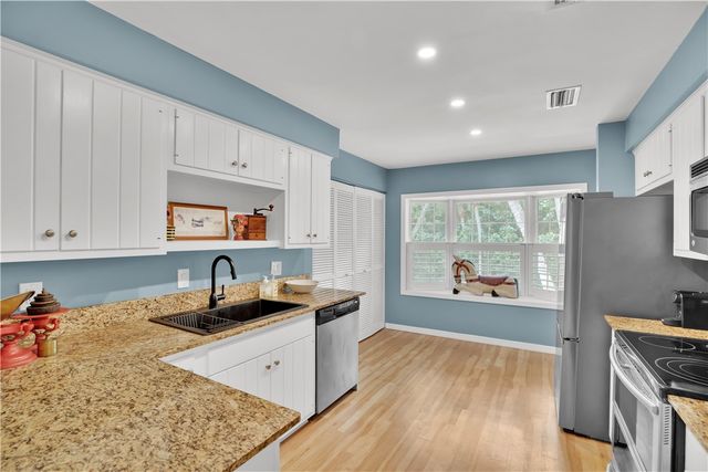 103 W Park Shores Circle 10W, Vero Beach, FL 32963