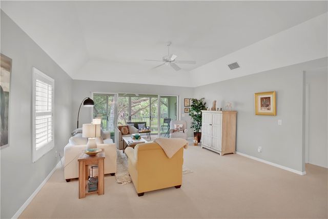 103 W Park Shores Circle 10W, Vero Beach, FL 32963