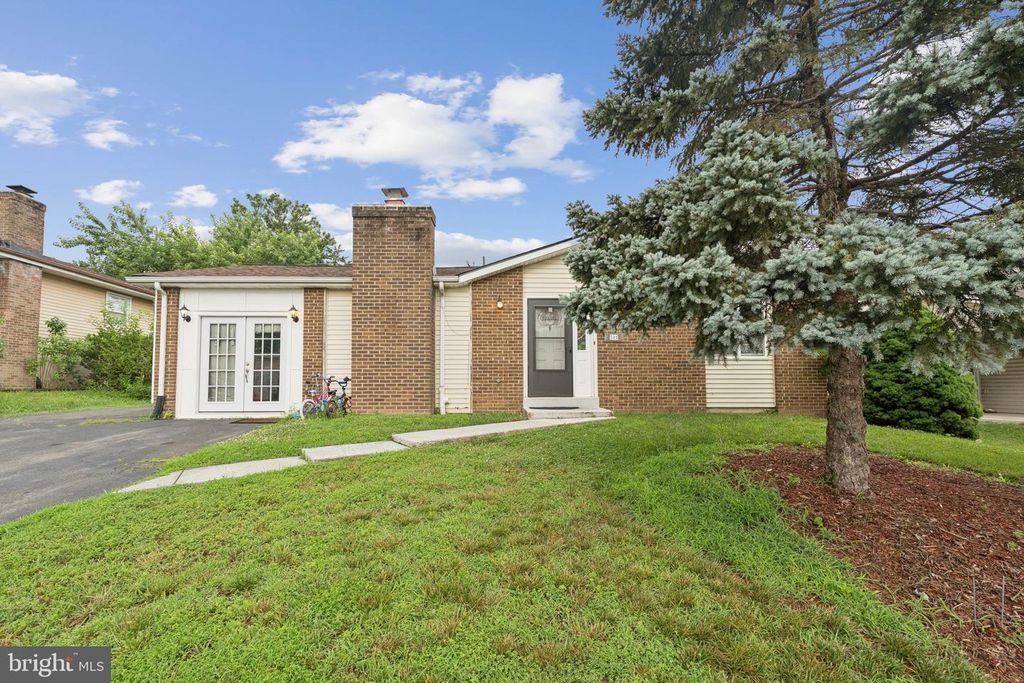 805 N YORK RD, Sterling, VA 20164