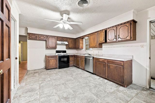 503 N College Street, Whitesboro, TX 76273