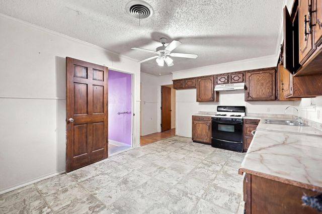 503 N College Street, Whitesboro, TX 76273