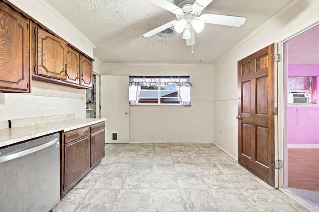 503 N College Street, Whitesboro, TX 76273