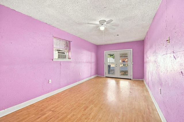 503 N College Street, Whitesboro, TX 76273