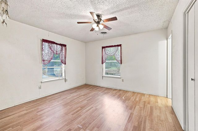 503 N College Street, Whitesboro, TX 76273