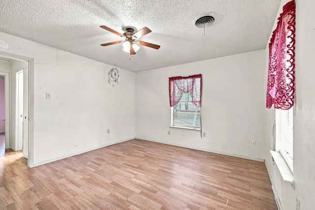 503 N College Street, Whitesboro, TX 76273